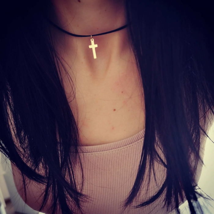 Pandantiv cruce aur galben 14K pe snur [2]