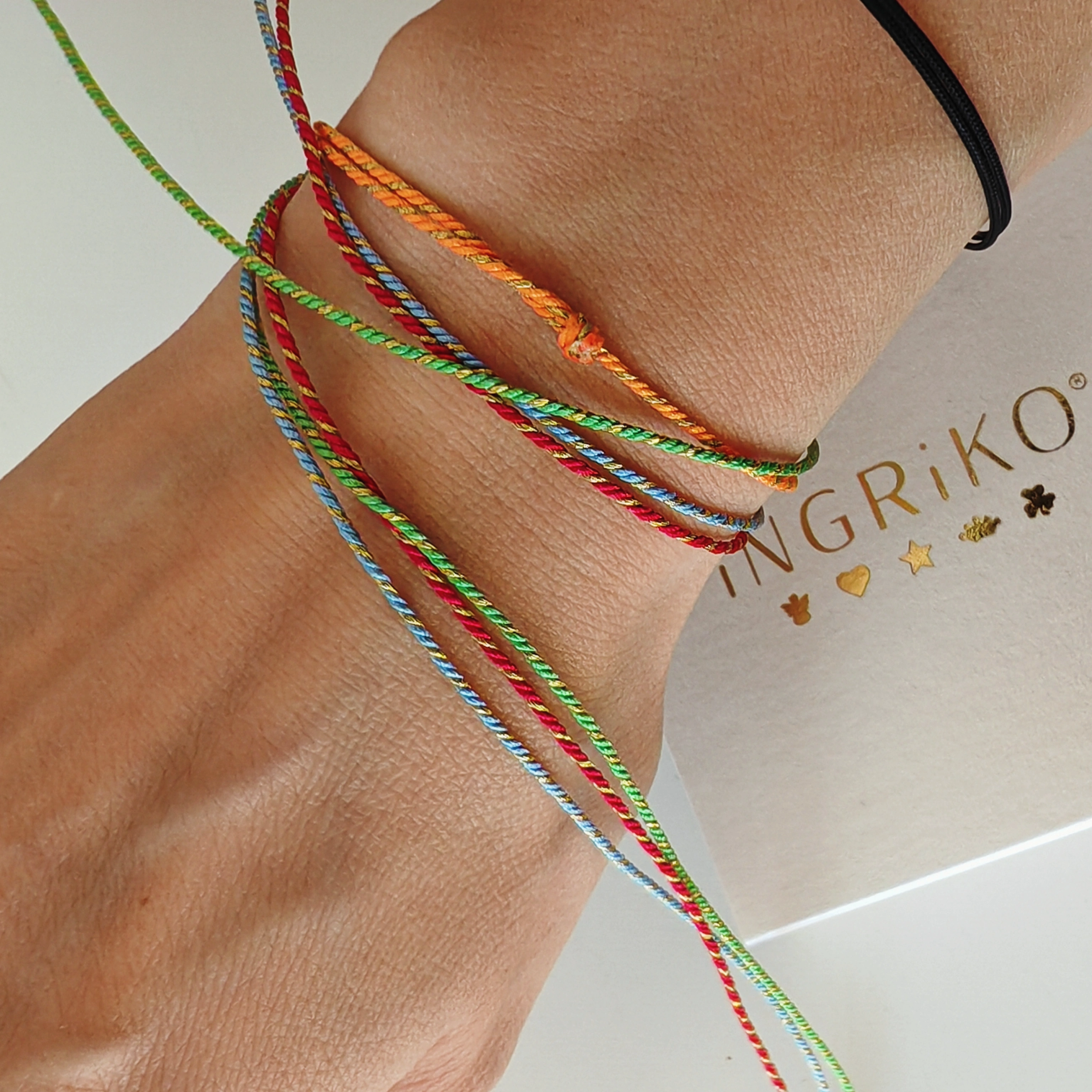 Bratara reglabila cu snur auriu - modele colorate Ingriko [3]