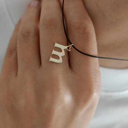 Colier cu snur reglabil si pandantiv litera m din Aur 14K [1]