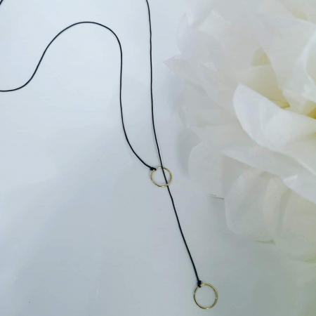 Colier negru cu inele din aur galben 14K [2]