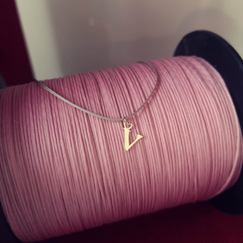 Lantisor Aur - Colier snur reglabil cu litera v - Aur galben 14K