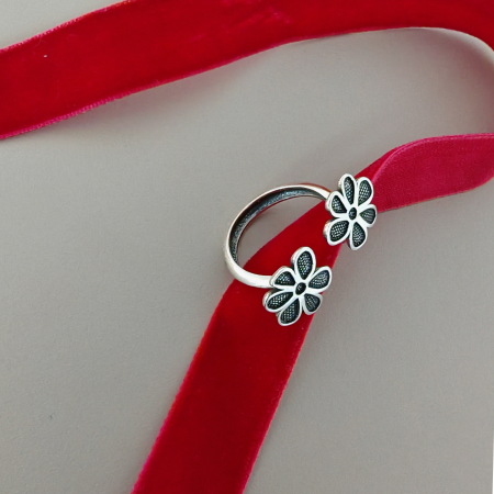 Inel deschis din argint 925 antichizat, cu flori [1]