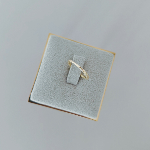Inel midi minimalist din argint placat cu aur, finisaj hammered [3]