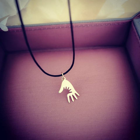 Martisoare din aur - Pandantiv aur galben 14K hands