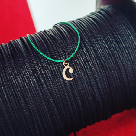 Choker aur - Pandantiv aur litera c