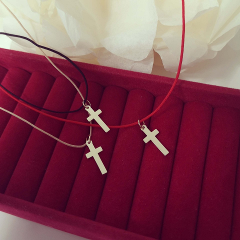 Pandantiv cruce aur galben 14K pe snur [3]