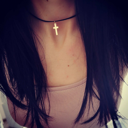 Pandantiv cruce aur galben 14K pe snur [1]