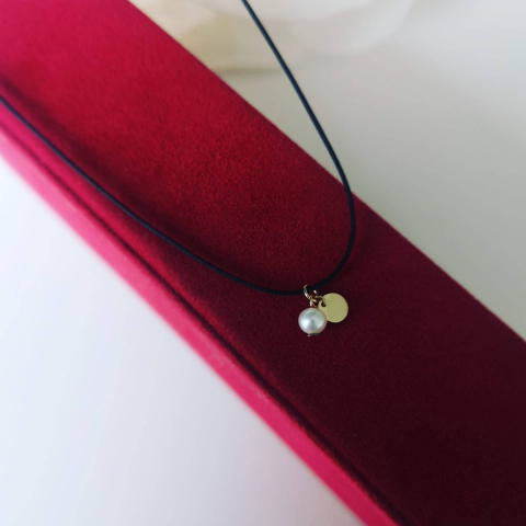 Choker aur - Colier snur reglabil cu perla si mini banut aur 14K