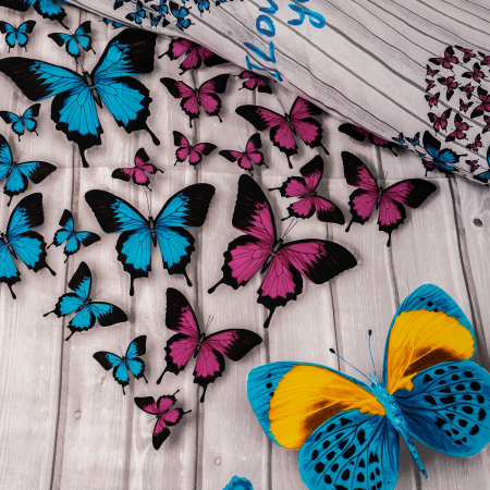 Lenjerie de pat 3D cu fluturi și mesaj romantic – Design modern și culori vibrante [1]