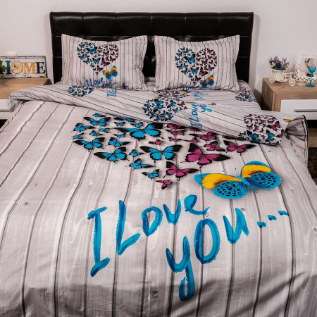 Lenjerie de pat 3D cu fluturi și mesaj romantic – Design modern și culori vibrante