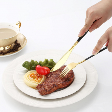 Set Tacamuri Elegante din Inox Alimentar 18/10 304 – 16 Piese cu Finisaj Auriu si Manere Negre [2]
