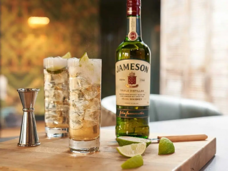 Jameson Irish Whiskey 0.7L – Whisky Irlandez Premium, Distilare Triplă, Maturat în Butoaie de Bourbon și Sherry [1]