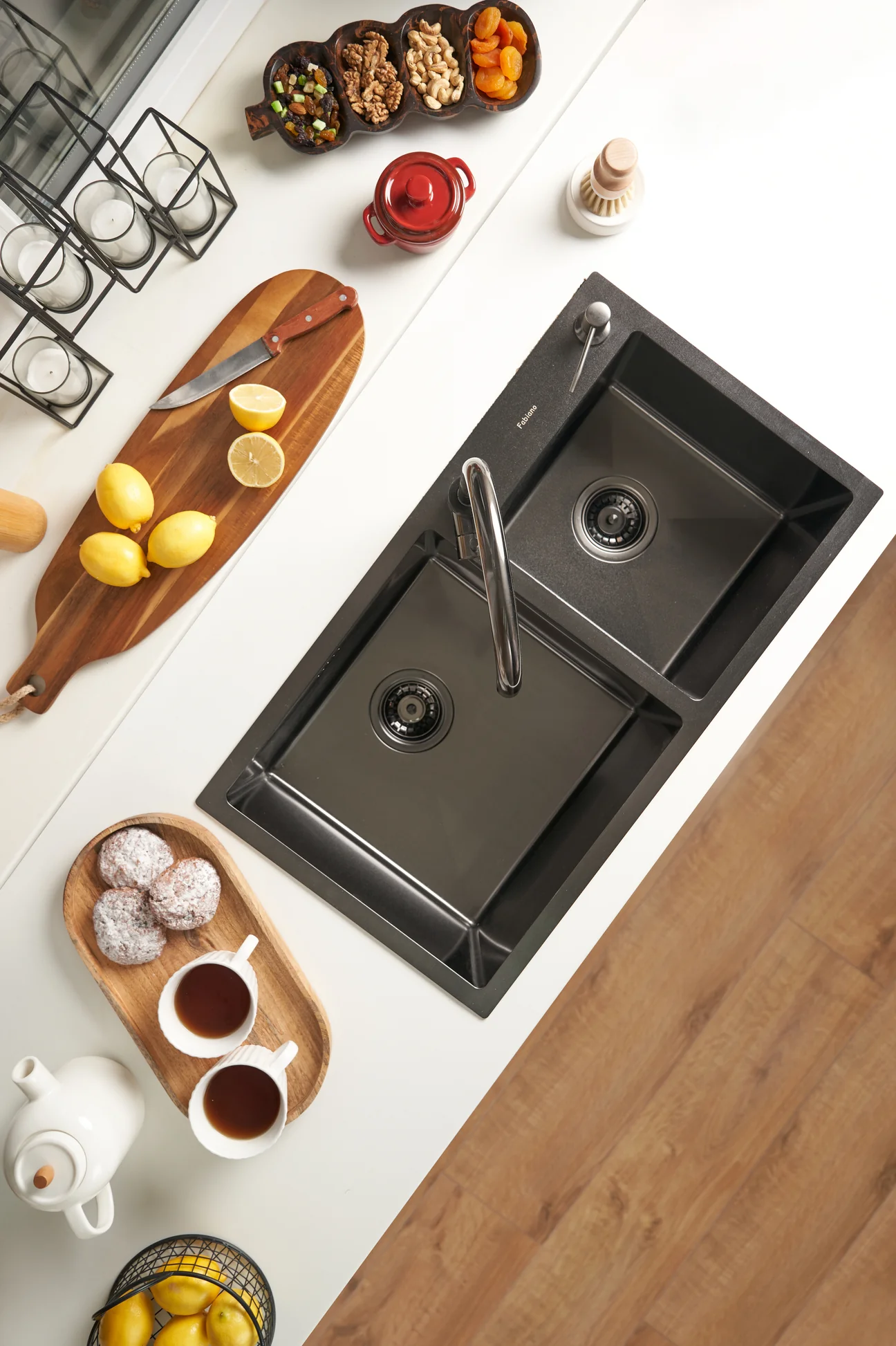 Chiuvetă 780 x 430 / 180 Nano PVD Black baterie + dozator [1]