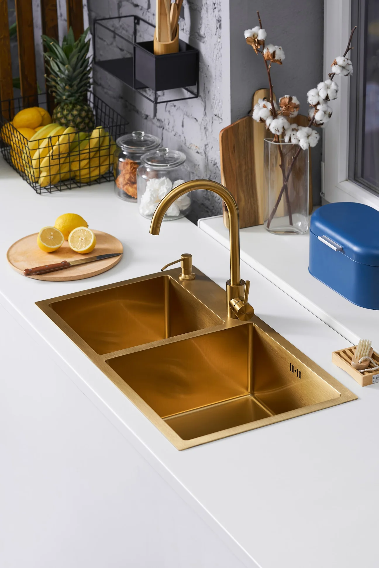 Chiuvetă 780 x 430 / 180 Nano PVD Gold baterie + dozator [1]