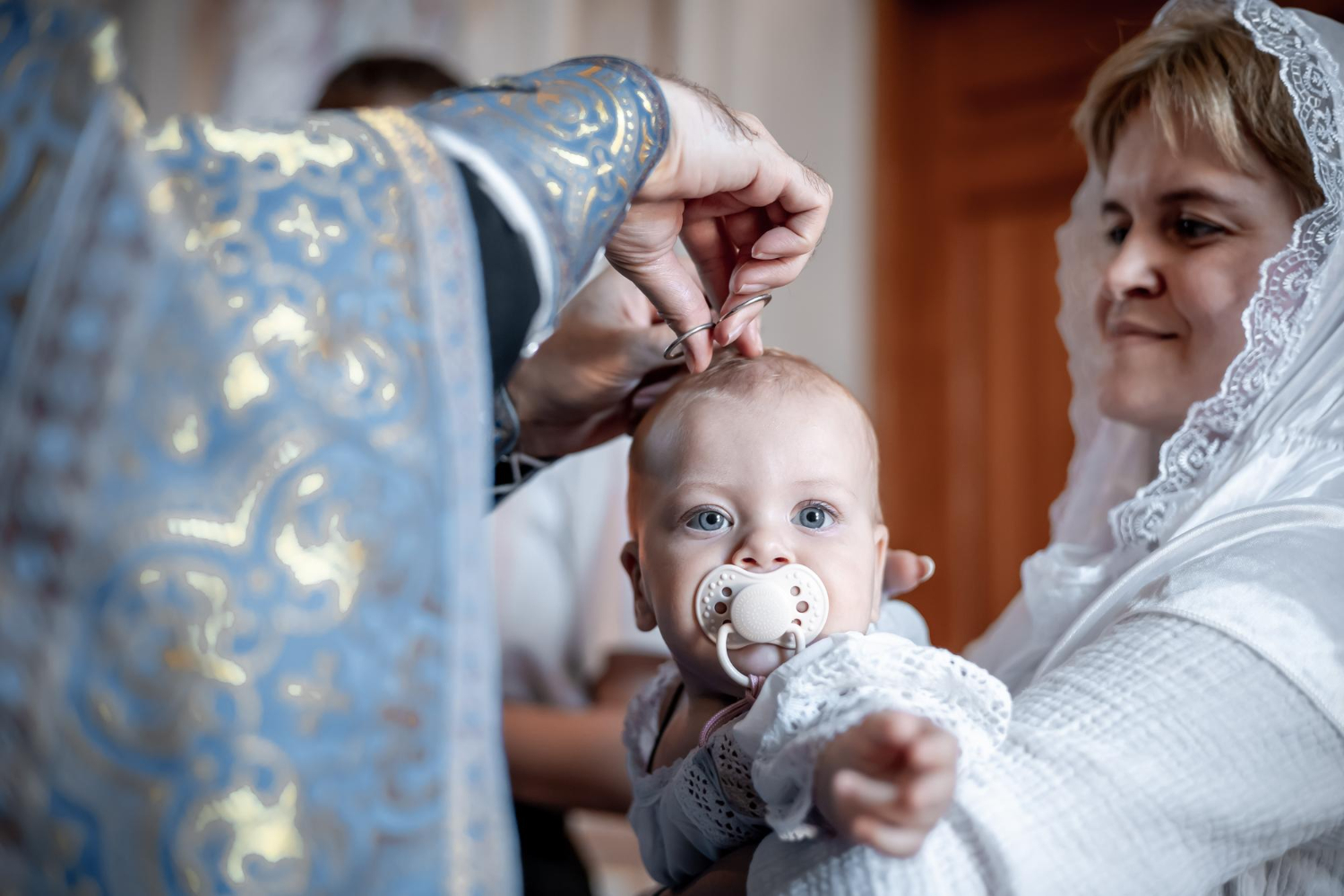 Nașii – roluri, responsabilități și gesturi simbolice la nuntă și botez