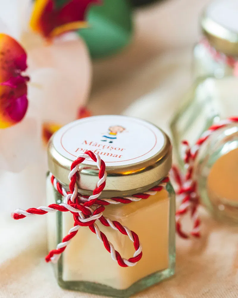 NUNTA - Martisor tip lumanare parfumata in borcan