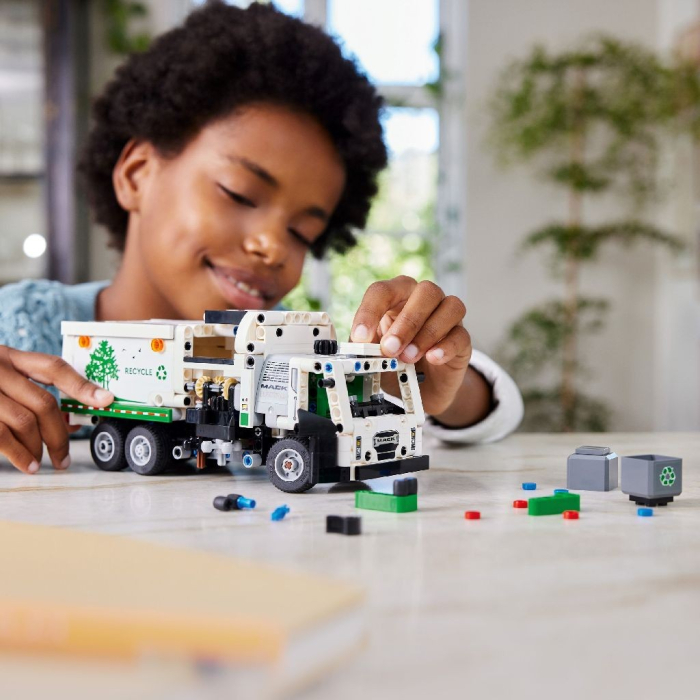 Lego Technic Autogunoiera Mack Lr Electric 42167 cu motor electric - IoArtify.ro [4]