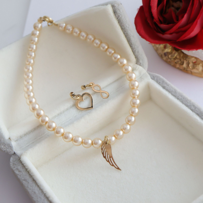 Brățară cu perle și charm din aur 14K – opțiuni personalizabile: aripa înger, infinit, inimioară [2]
