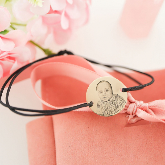 Brățară personalizată din aur 14k cu gravură și șnur de mătase – Bijuterie unică pentru amintiri prețioase [3]