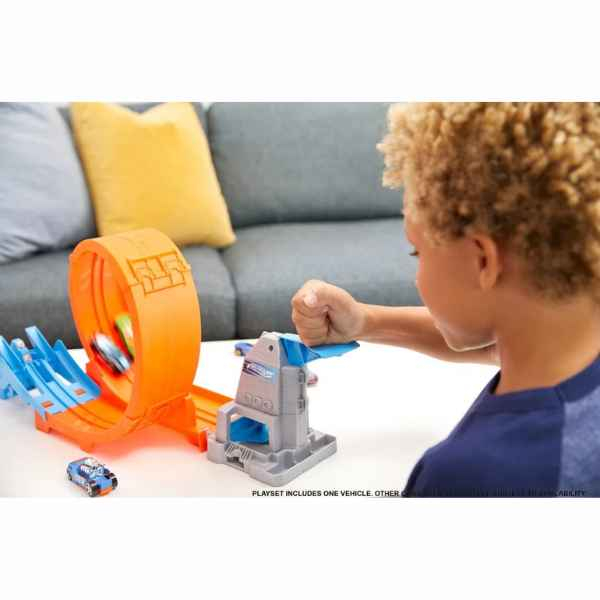 Ciurcuit Rapid HOT WHEELS cu Lansator pentru Cascadorii si Masinuta Exclusiva cu mecanism de lansare rapidă – IoArtify.ro [6]