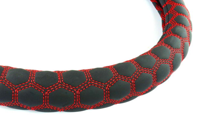 Husa volan cu cusatura rosie model Hexa SWC-23-M dimensiune 37-39 cm – IoArtify.ro [2]