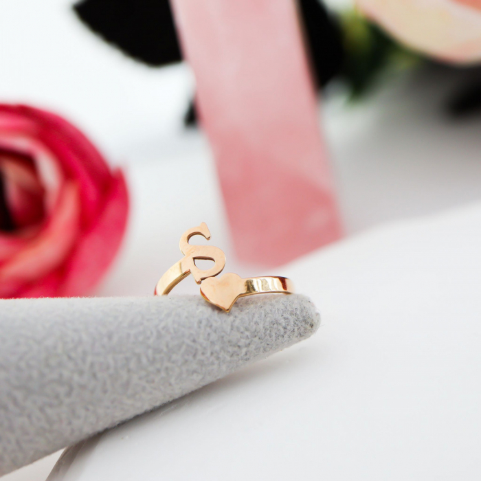 Inel personalizat din aur 14k cu inițială – Eleganță și rafinament, cadou perfect pentru orice ocazie [3]