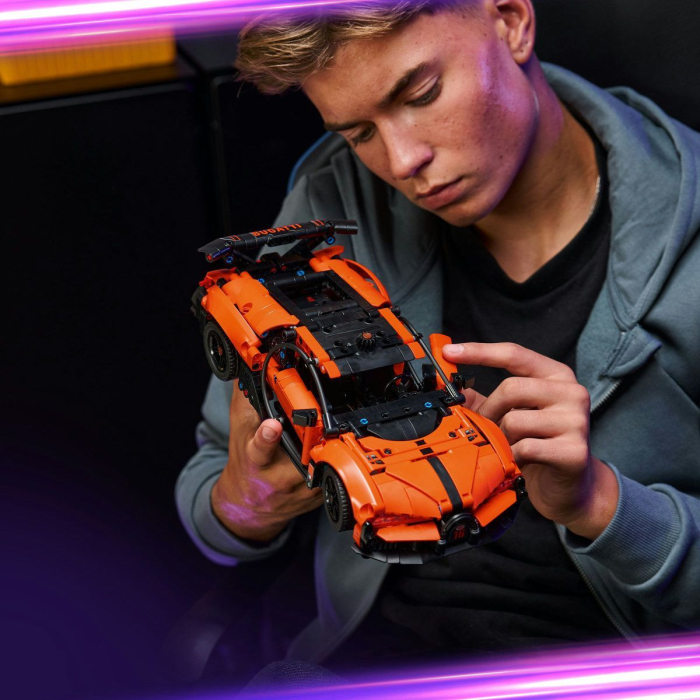 Lego Technic Hipermasina Bugatti Chiron Pur Sport 42222 cu 1 900 piese - IoArtify.ro [5]