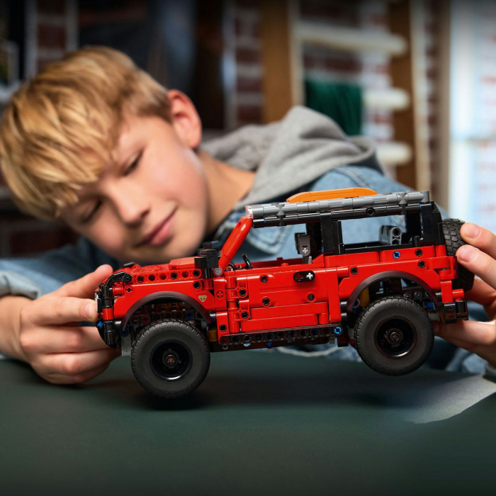 Lego Technic Ford Bronco Suv 42213 cu motor cu piston funcțional - IoArtify.ro [3]