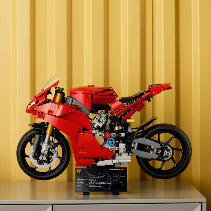 Lego Technic Motocicleta Ducati Panigale V4 S 42202 cu 646 piese - IoArtify.ro [4]