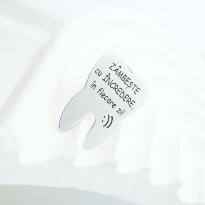 Pin Personalizat din Argint 925 pentru Dentist / Stomatolog – Eleganță, Profesionalism și Cadou Memorabil [2]