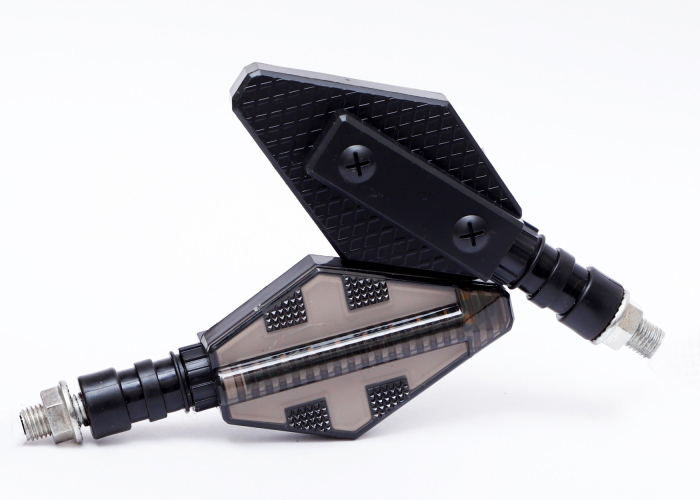 Set 2 lampi Semnalizare Moto model CROSS cu 2 funcții pozitie și semnalizare tensiune 12V – IoArtify.ro [2]