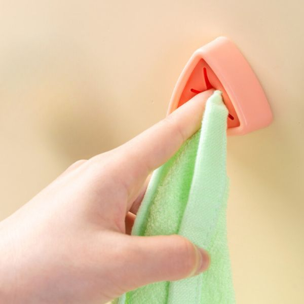 Set 5 Suporti pentru Prosop de Baie sau Bucatarie Impermeabili si Autoadezivi cu Sistem Push Free 5 x 2.3 cm Roz – IoArtify.ro [6]