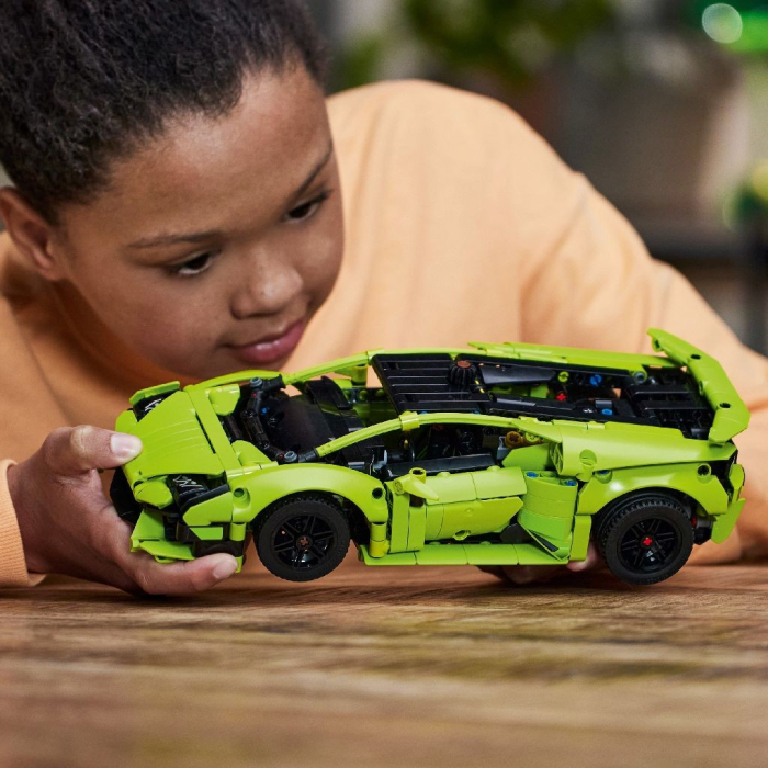 Lego Technic Lamborghini Huracan Tecnica 42161 model detaliat cu funcții mecanice - IoArtify.ro [3]