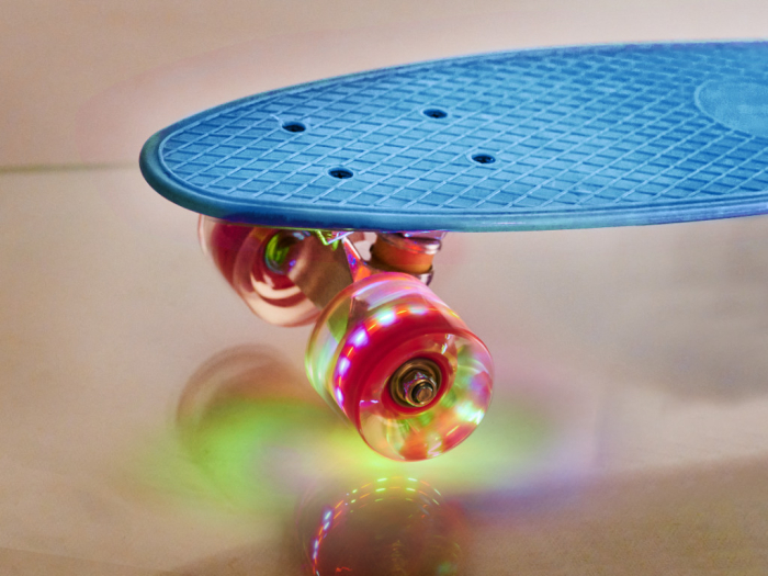 Skateboard Penny Board pentru copii cu roti din cauciuc iluminate LED culoare Albastra – IoArtify.ro [5]