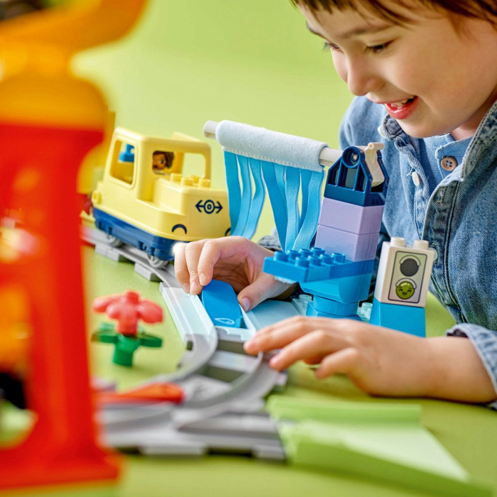 Lego Duplo Tren Comunitar Interactiv 10428 cu tren funcțional pe baterii - IoArtify.ro [4]