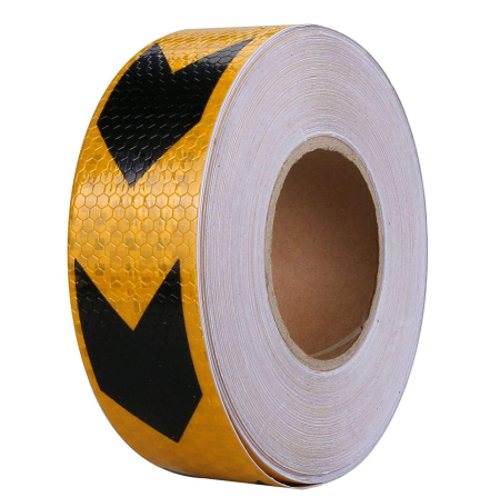 Avertizare & siguranță (Plăci & Stickere) - Banda reflectorizanta adeziva tip fagure SAGEATA NEGRU-GALBEN rola 5 cm x 25 m - IoArtify.ro