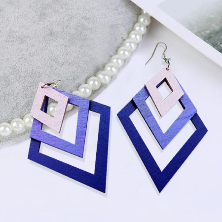 Cercei din Lemn Mov cu Forma Geometrică și 3 Romburi – Eleganță Eco-Friendly în Dimensiuni 11x6 cm [1]
