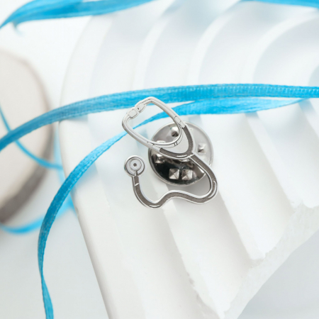 Pin Personalizat din Argint 925 - Stetoscop, Cadou pentru Medici, Decor Profesional [1]