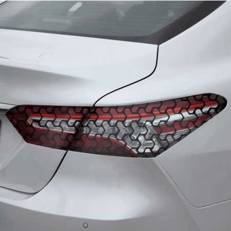 Set 2 folii autoadezive decupate pentru decorarea stopurilor auto dimensiune 2 x 48 x 30 cm culoare Negru Mat model HONEYCOMB TRIANGLE – IoArtify.ro [1]