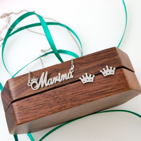 Bijuterii Argint Personalizate - Set Bijuterii din Argint Personalizat: Colier cu Nume și Cercei cu Coronită – Eleganță și Rafinament