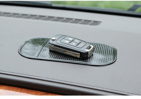 Suport universal din silicon cauciucat antiderapant si lipicios pentru chei sau telefon Negru dimensiuni 13 pe 7 cm – IoArtify.ro [8]