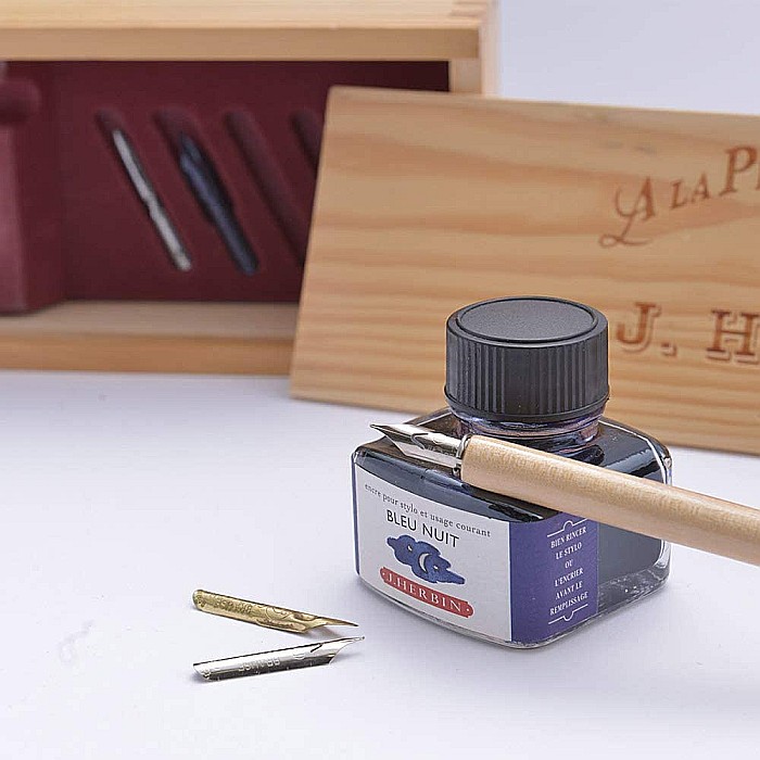 CF SET CALIGRAFIE HERBIN ECLAT DE SAPHIR IN CUTIE LEMN, 5 PENITE, CERNEALA SI TOC 27016T [4]