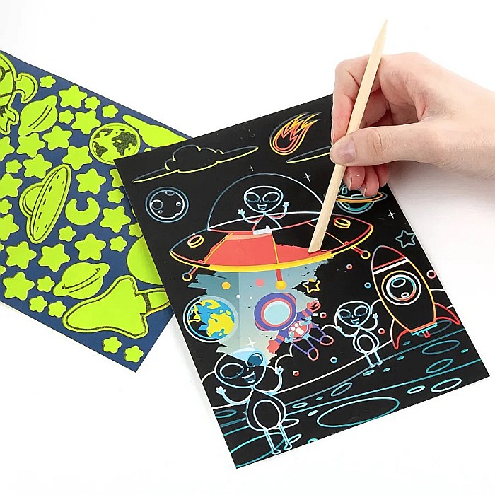 DE CARTE DE COLORAT SCRATCH ART BOOK 5 COLI + STICKERE COSMOS GLOW IN THE DARK KIDEA SCWKKKA [7]