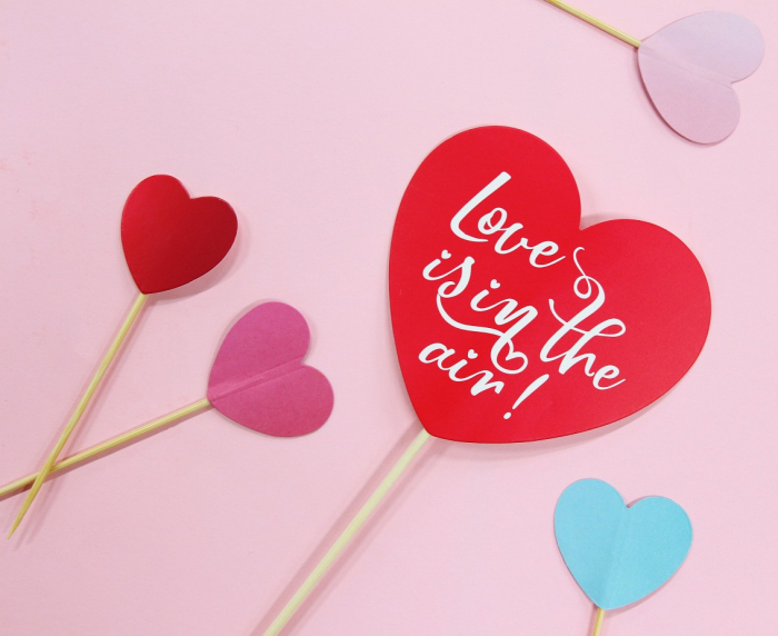 GOD DECORATIUNI DIN LEMN PENTRU TORT Love is in the air-Heart, 10*30cm RV-DPLS [2]