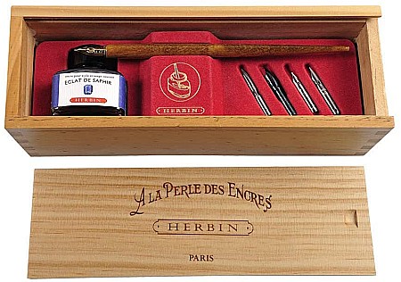 CF SET CALIGRAFIE HERBIN ECLAT DE SAPHIR IN CUTIE LEMN, 5 PENITE, CERNEALA SI TOC 27016T [0]