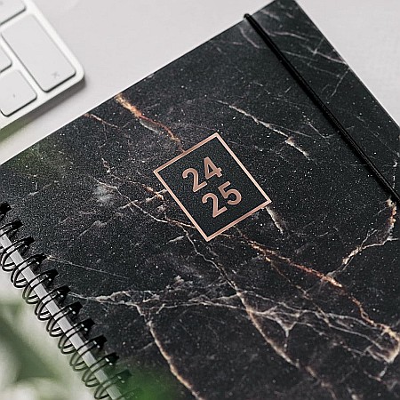 BR AGENDA SCOLARA SPIRA A6 PP DATATA ZILNIC 2024-2025 CU ELASTIC BLACK MARBLE 71755085/71855085 [1]