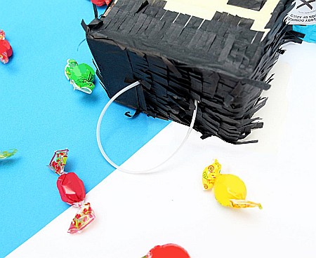 GOD PINATA PARTY MR. PIXEL 40*7.5*28CM WM-PMPX [3]