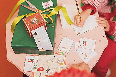 PD SET CRACIUN 52 BUC MINI STICKERS+16 ETICHETE CADOU NR1 [3]