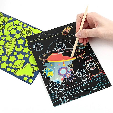 DE CARTE DE COLORAT SCRATCH ART BOOK 5 COLI + STICKERE COSMOS GLOW IN THE DARK KIDEA SCWKKKA [6]