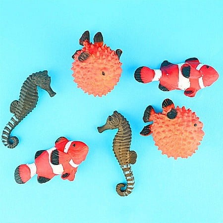 Jocuri si Puzzle-uri - ROB JUCARIE ANIMAL MARIN CARE ISI SCHIMBA CULOAREA LA APA 6-8CM 41063